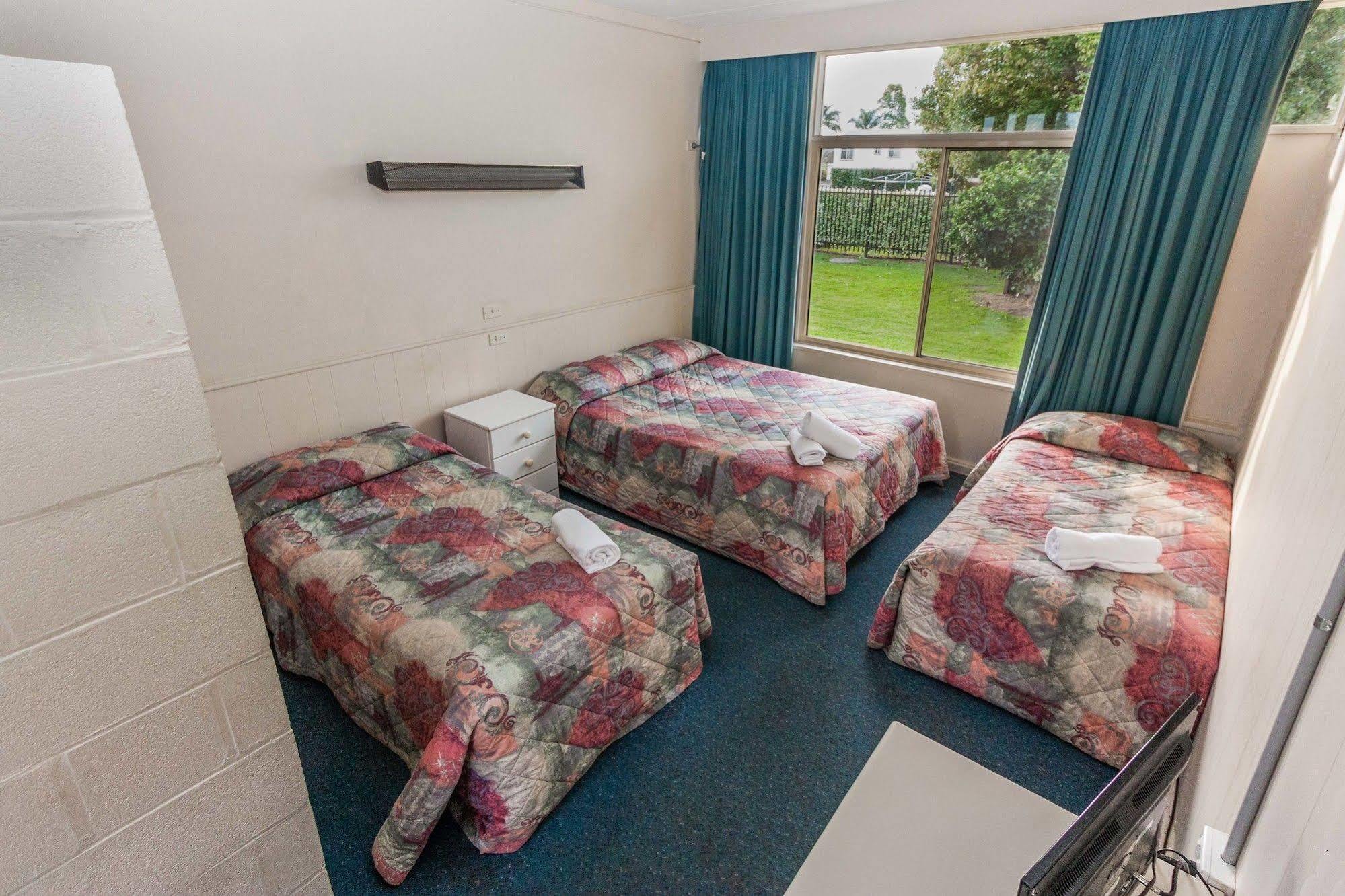 Moruya Waterfront Hotel Motel Exterior photo