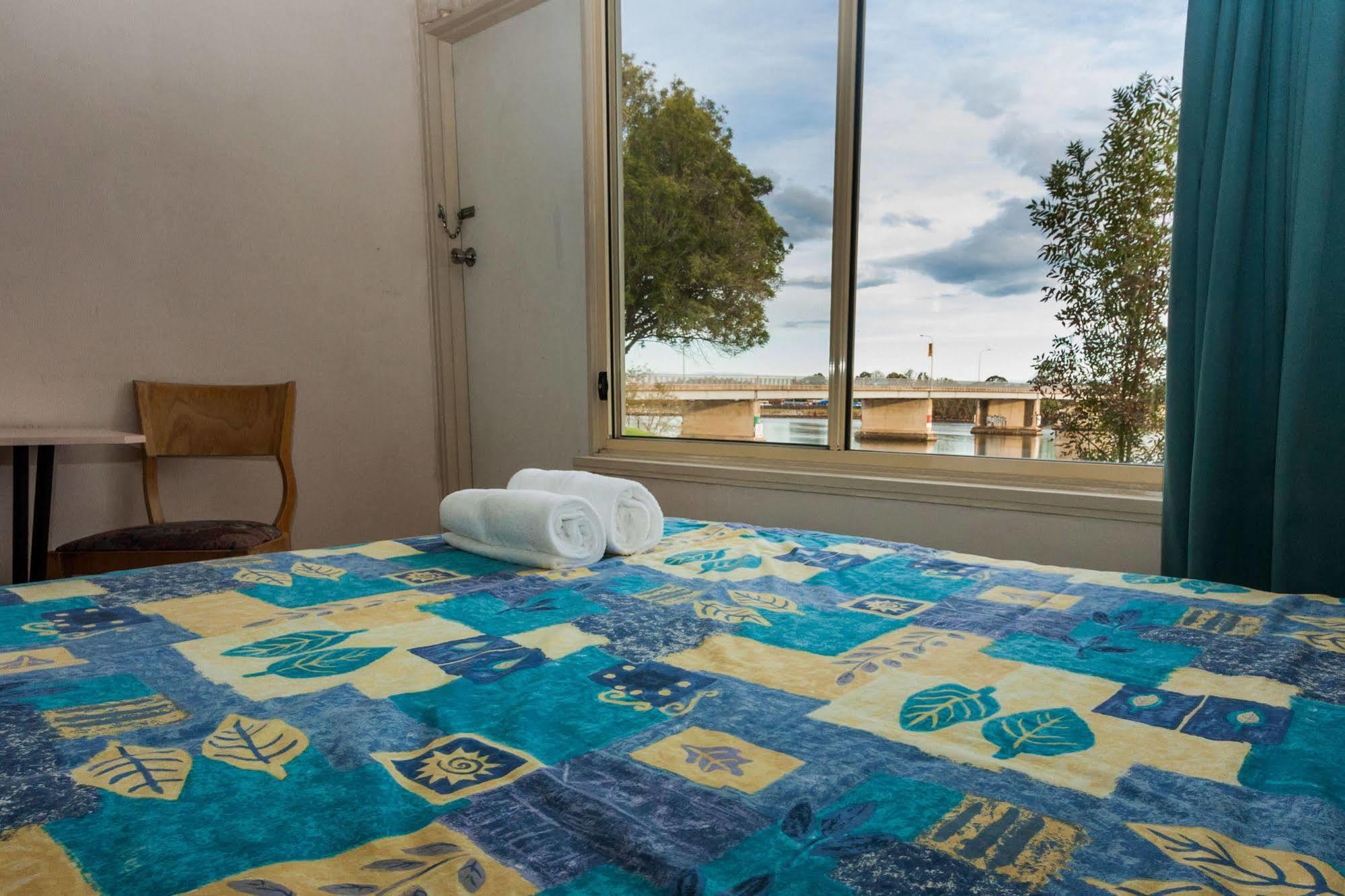 Moruya Waterfront Hotel Motel Exterior photo